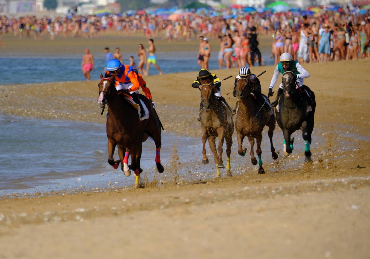 Las Carreras de Caballos de Sanlúcar atraen a miles de personas cada jornada