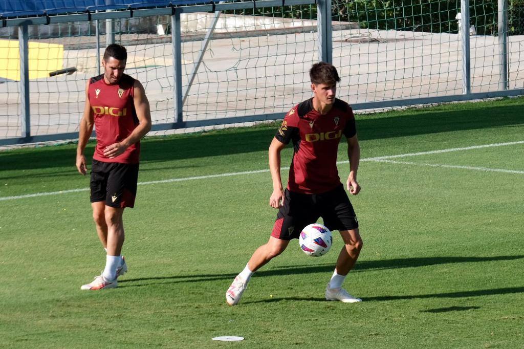 Fotos: Maxi Gómez ya entrena con sus compañeros en el Cádiz CF