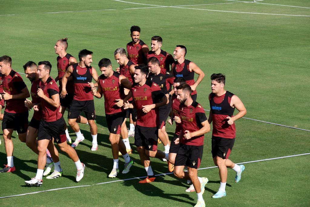 Fotos: Maxi Gómez ya entrena con sus compañeros en el Cádiz CF