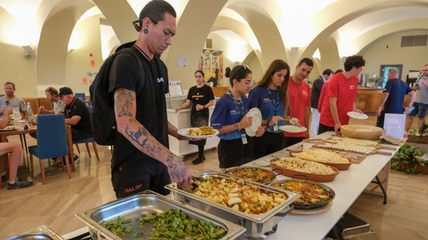 Variedad durante el almuerzo en el Palacio de Congresos de Cádiz.