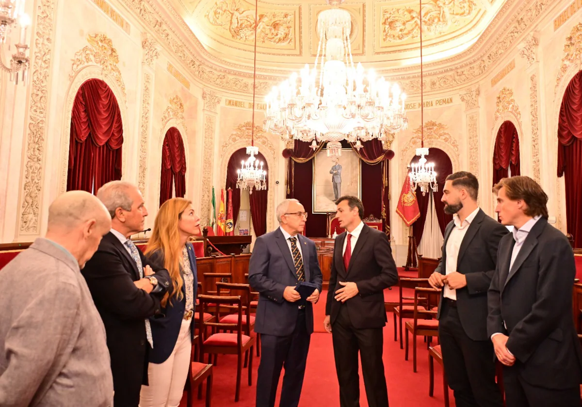 Visita institucional de Alejandro Blanco, presidente del COE, al Ayuntamiento de Cádiz.