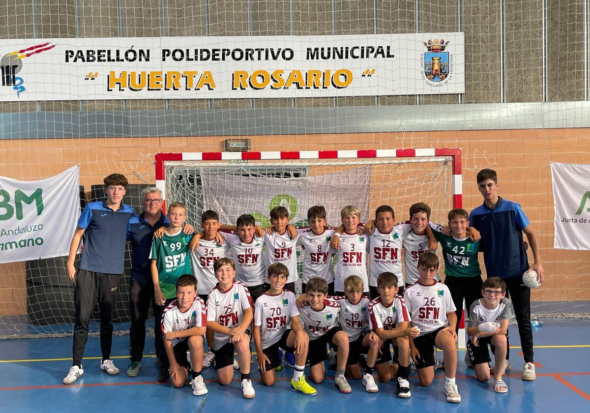 Foto de equipo del alevín de balonmano de San Felipe Neri