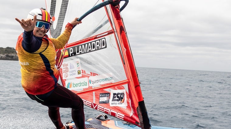 Pilar Lamadrid, windsurfista sevillana afincada en El Puerto de Santa María.