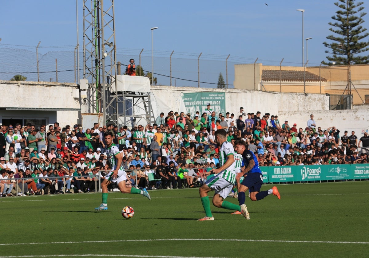 El Atlético Sanluqueño seguirá en el Grupo II de la Primera RFEF una temporada más.