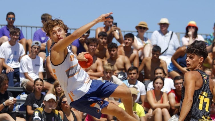 Cádiz y la Playa de la Victoria acogen el Campeonato de España de balonmano playa