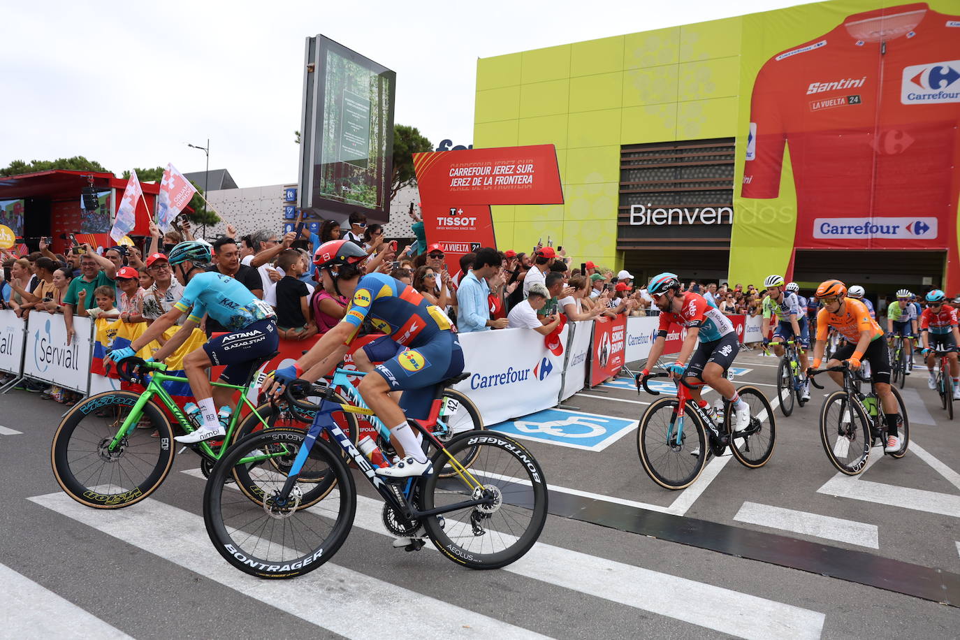 La salida de la sexta etapa de La Vuelta en imágenes