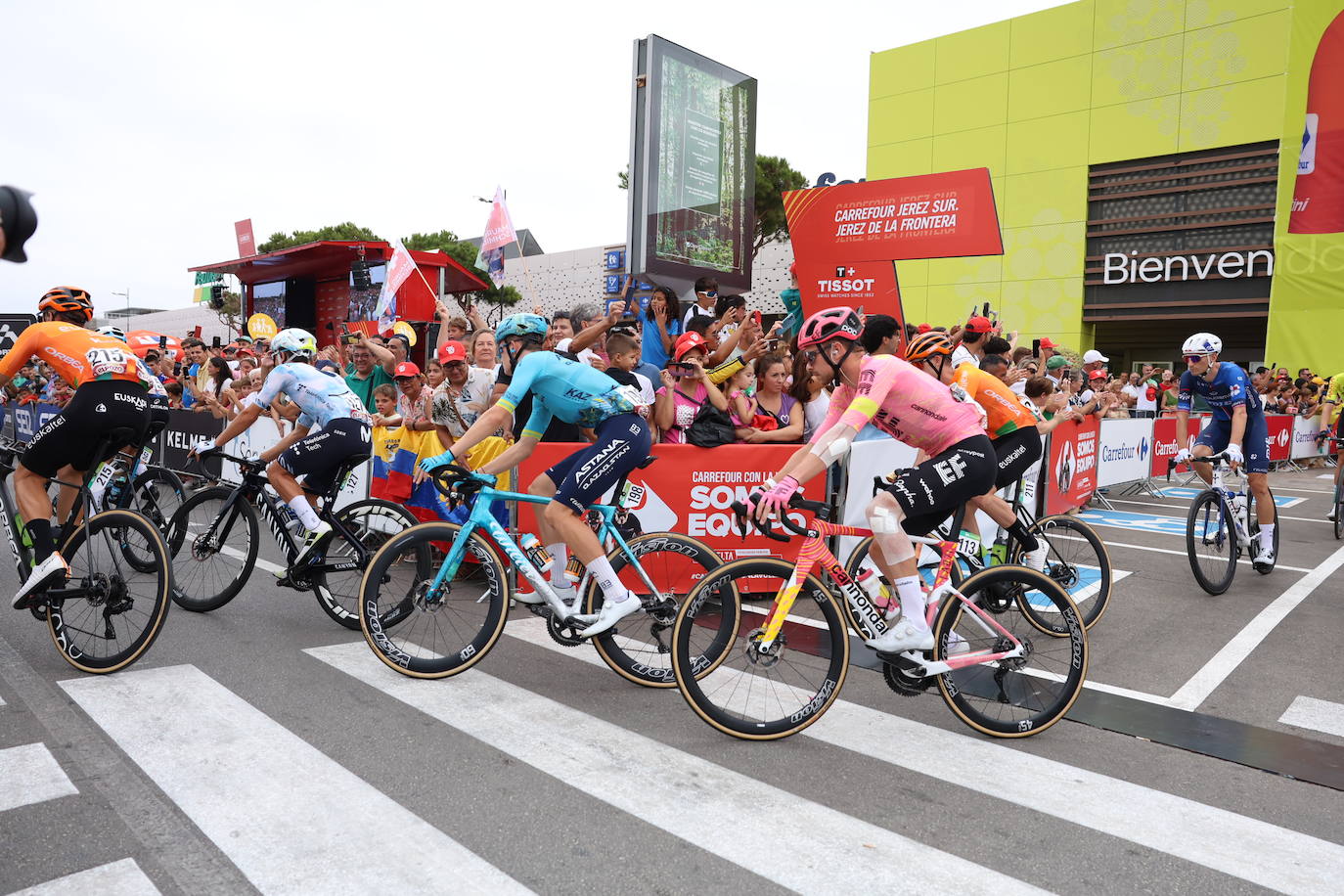 La salida de la sexta etapa de La Vuelta en imágenes