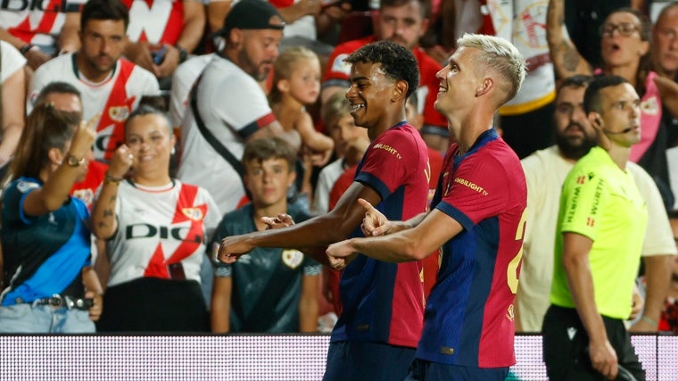 Lamine Yamal y Dani Olmo celebran el decisivo gol del egarense al Rayo Vallecano el pasado martes.