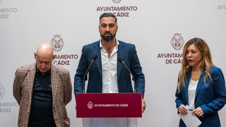 Carlos Lucero, edil de Deportes del Ayuntamiento de Cádiz, estuvo presente en la puesta en escena del evento.