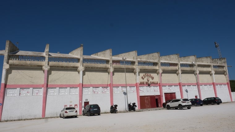 El Estadio José del Cuvillo se quedará pronto sin su cubierta.