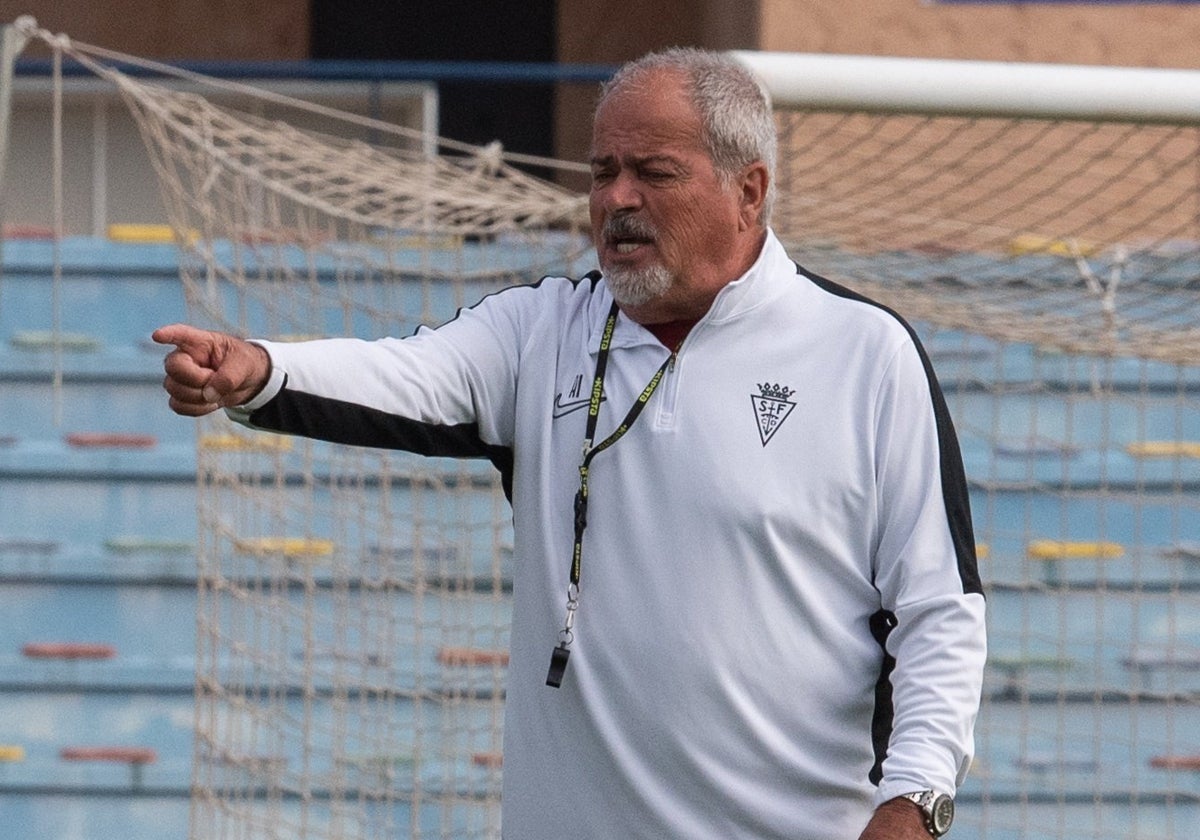 Antonio Iriondo ya no es el entrenador del San Fernando CD.