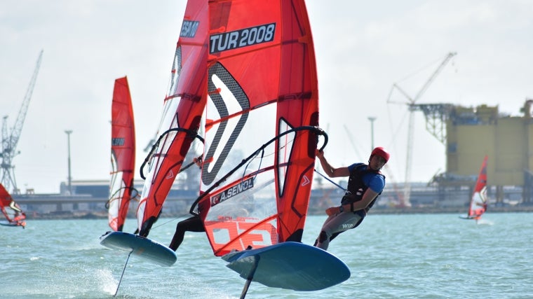 La competición se celebra en la Bahía de Cádiz.