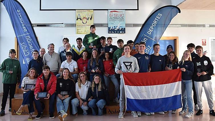 La Semana Olímpica Andaluza baja el telón con chaparrón de agua y trofeos en El Puerto