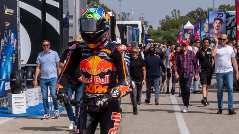 Gran ambiente este viernes en el 'paddock' del Circuito de Jerez - Ángel Nieto.