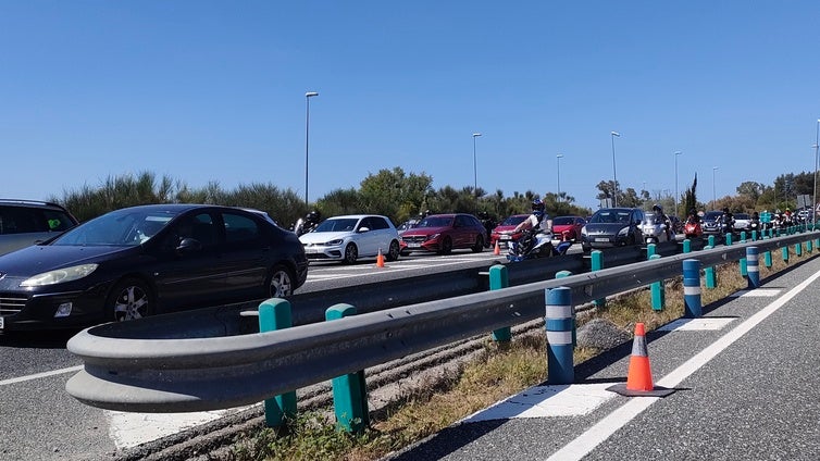 Un segundo día marcado por los atascos kilométricos a la entrada y salida del Circuito de Jerez - Ángel Nieto