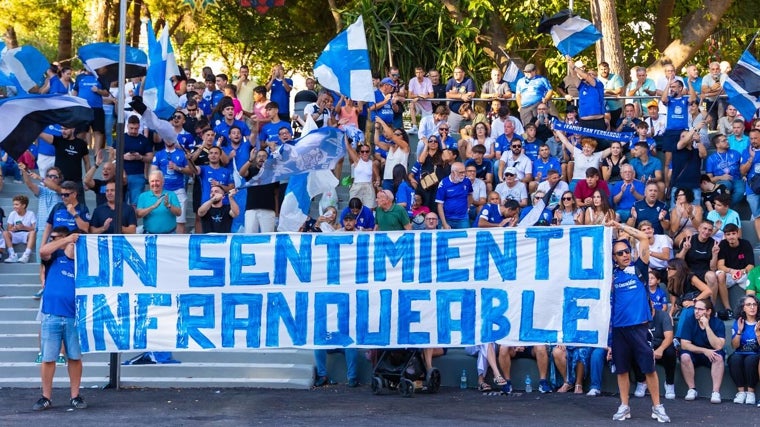 La afición del San Fernando CD respondió con creces al llamamiento.
