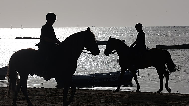 La primera jornada terminó con los últimos rayos de sol.
