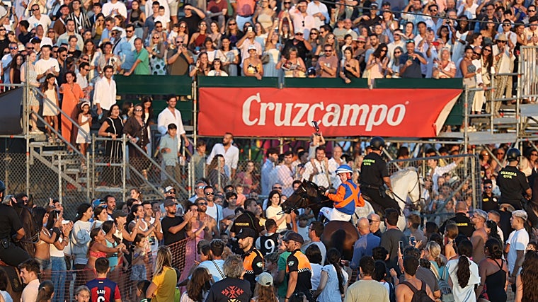 Numerosos espectadores se dieron cita en Las Piletas.