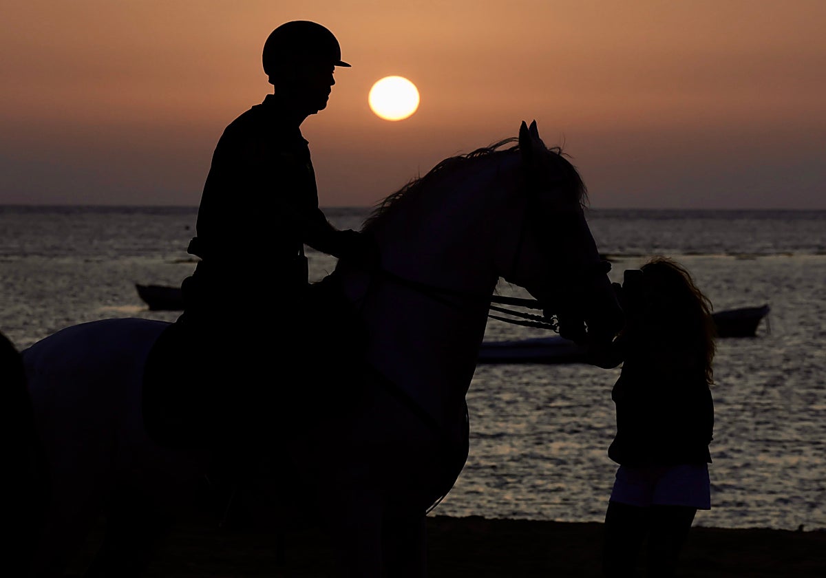 Los atardeceres únicos de la playa de Las Piletas.
