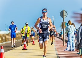 La playa de Camposoto acoge la VI Triatlón Ciudad de San Fernando