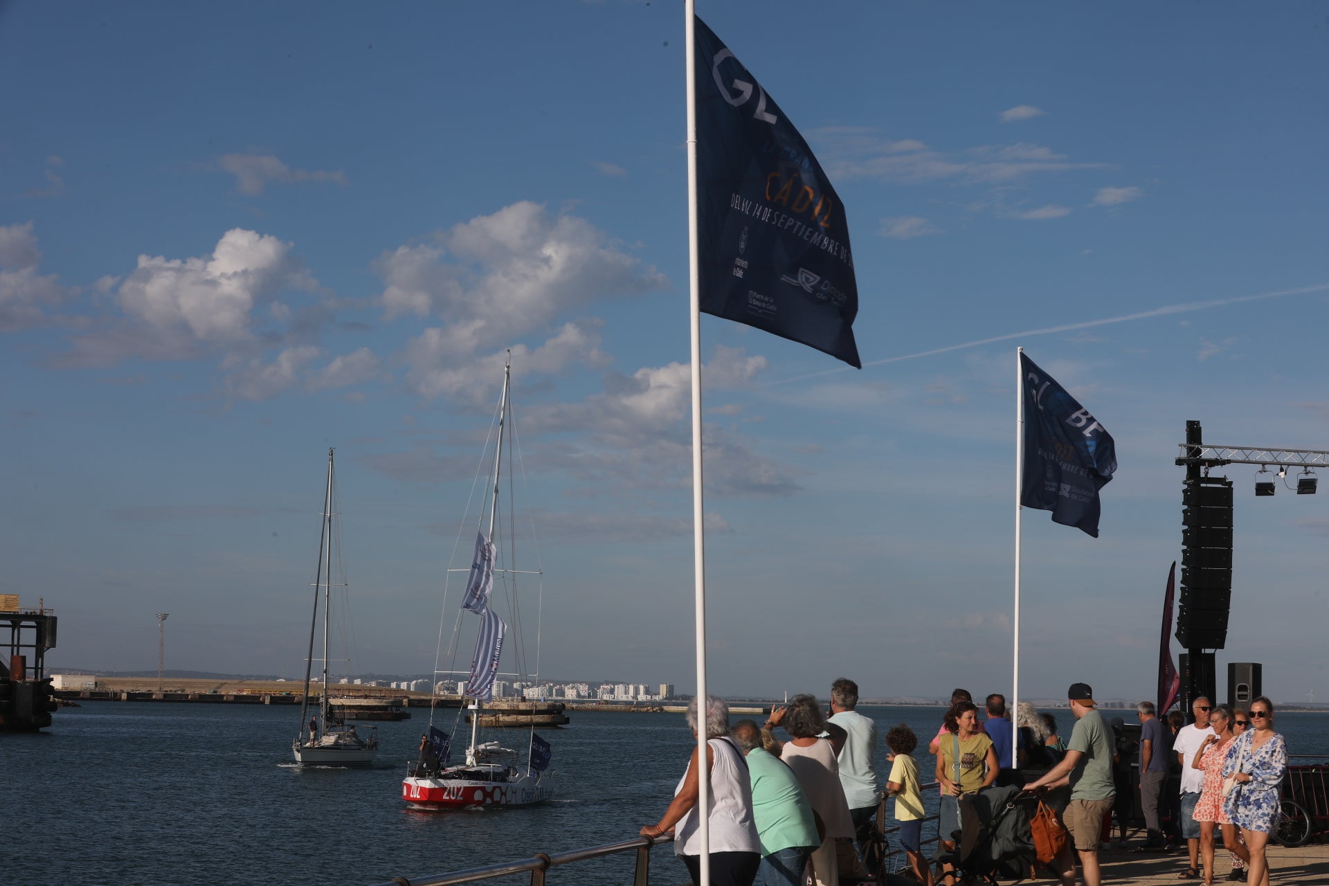 Las imágenes de la llegada de los primeros barcos para la Globe 40