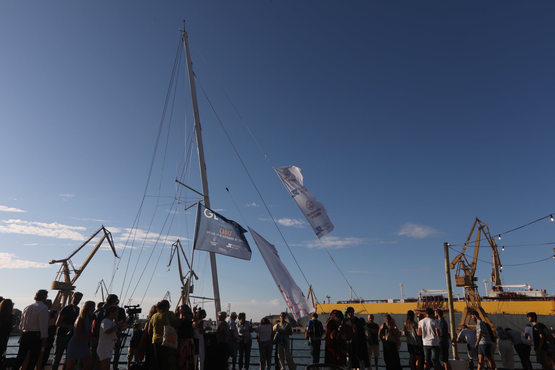 Las imágenes de la llegada de los primeros barcos para la Globe 40