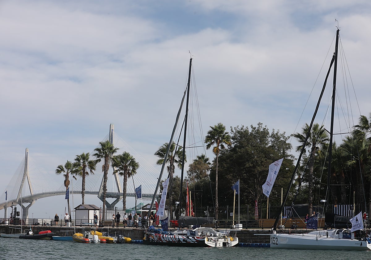 Los participantes en la regata Globe 40 velan armas en Cádiz