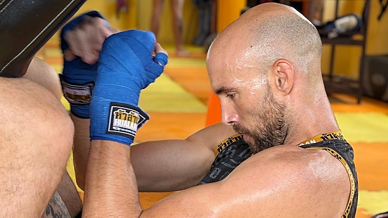 Carlos Coello se prepara para una cita decisiva.