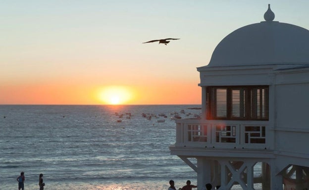 Atardecer en la playa de La Caleta, en Cádiz