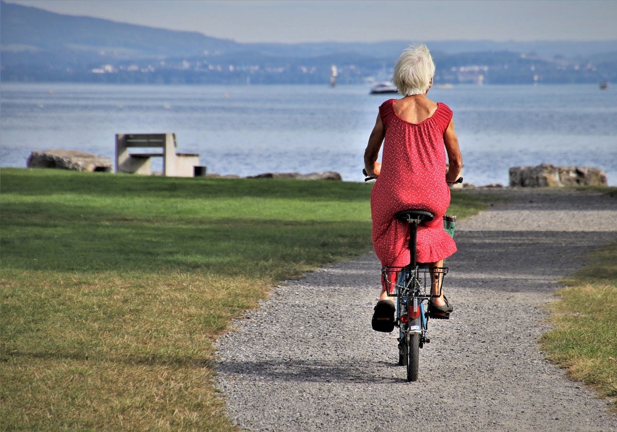 Mujer en bicicleta