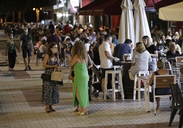 El economista Niño Becerra avisa sobre la 'ilusión del restaurante': «Vienen cinco años que hacía 50 años que no venían»