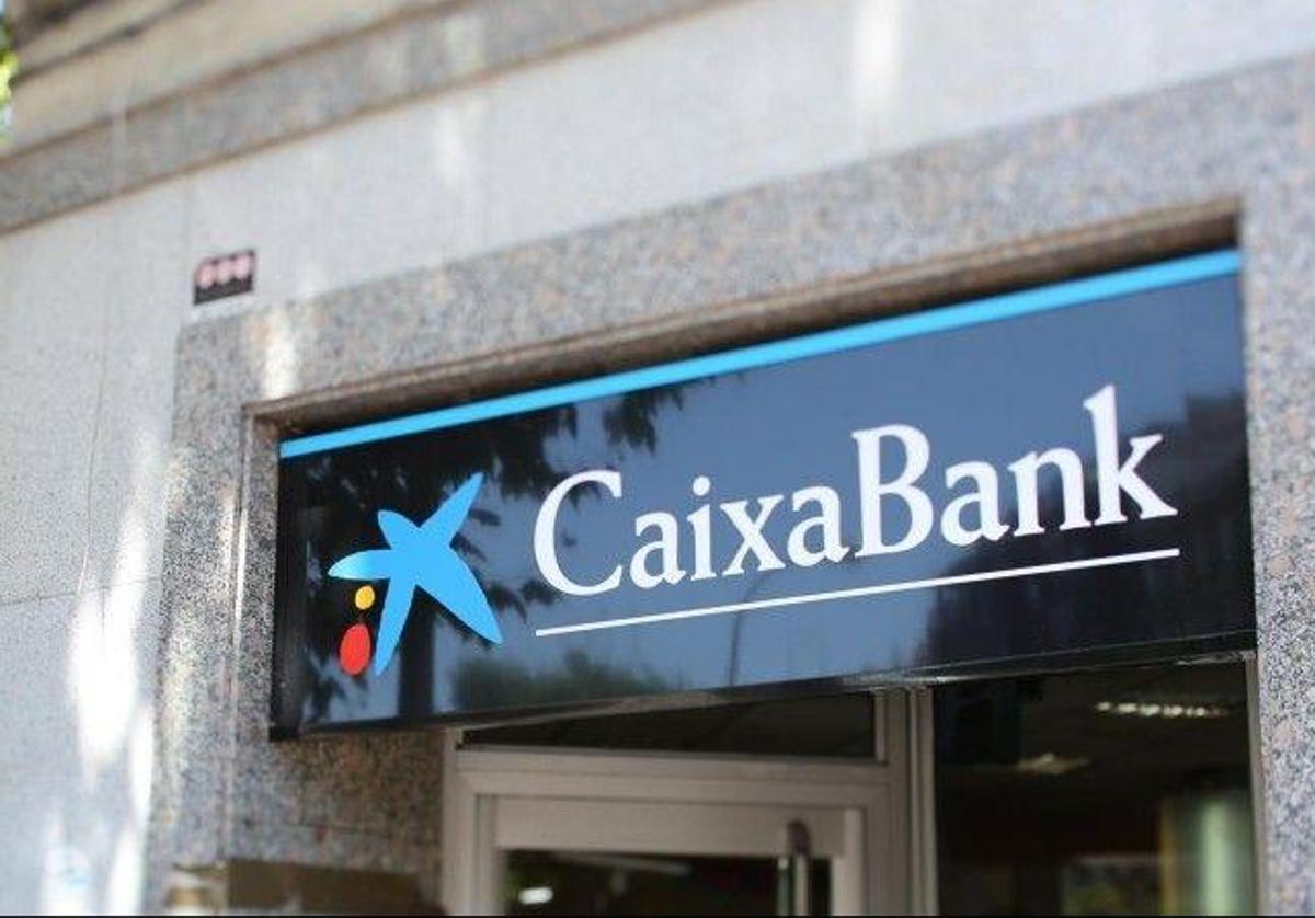 Imagen de una sucursal de CaixaBank