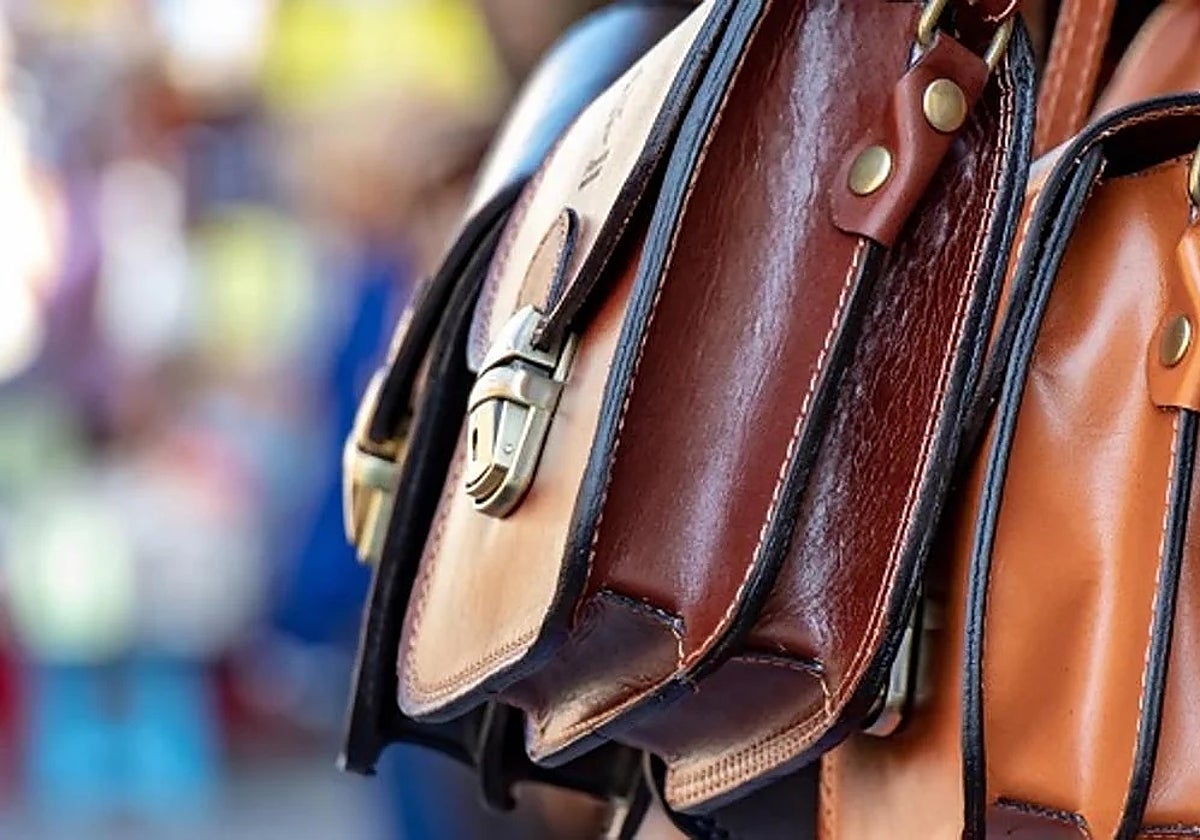 En este pueblo de Cádiz buscan un encargado de marroquinería y ofrecen un sueldo de más de 2.000 euros al mes