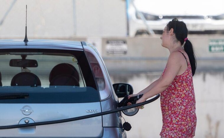 El Gobierno se plantea acabar con la bonificación de los 20 céntimos para la gasolina y el diesel