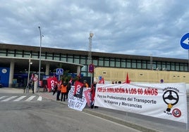 La huelga en el transporte por autobús y grúas arranca con caos en las principales ciudades