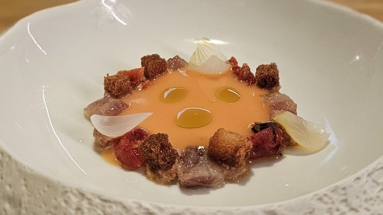 Sopa de tomate y salazones