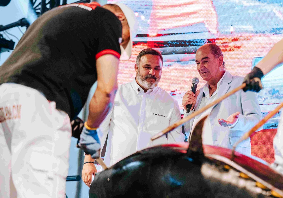Momento de ronqueo en la presentación de la Ruta del Atún en Zahara de los Atunes