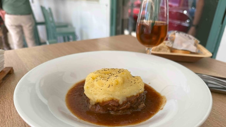 Cola de toro de la mesa redonda elaborada en Val de Pepe