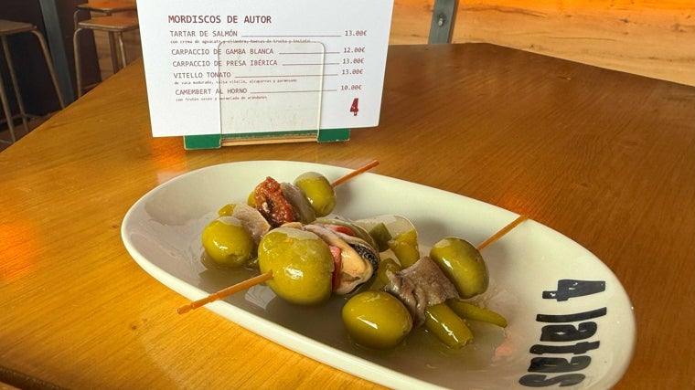 Selección de tres gildas del establecimiento 4 latas muy cerca del recinto ferial en Jerez de la Frontera