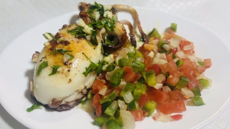 En la Cantina del Titi (Bartolo) en San Fernando se puede comer bien y barato en la playa