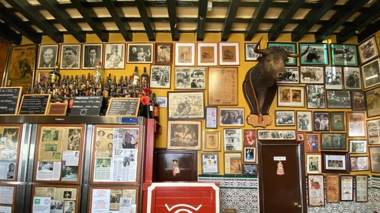 Interior del establecimiento Casa Manteca en Cádiz capital