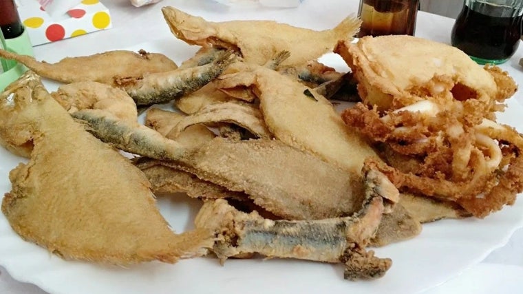 Ración de pescaito frito en El Rincón Bético de Carlos Juez