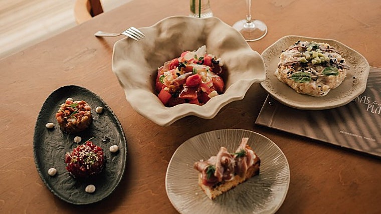 Algunos de los platos disponibles en Atenas Playa (Chiclana de la Frontera)