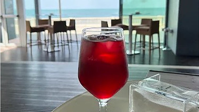 Un cóctel con vistas a la Bahía en el  Parador de Cádiz