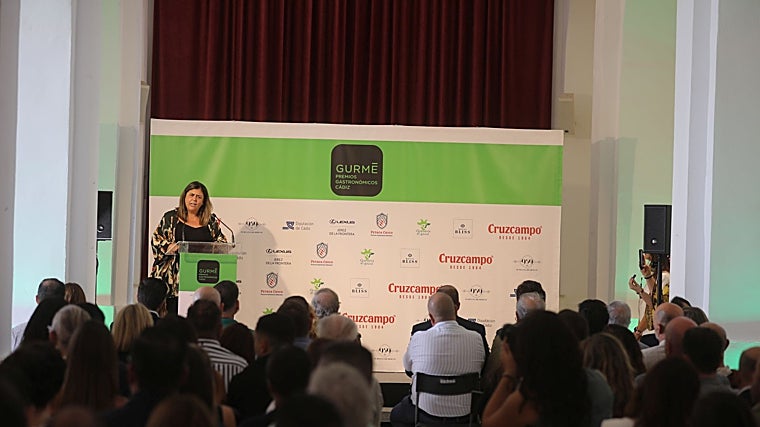 Inmaculada Sánchez Zara, alcaldesa de Conil de la Frontera, durante su intervención en los premios