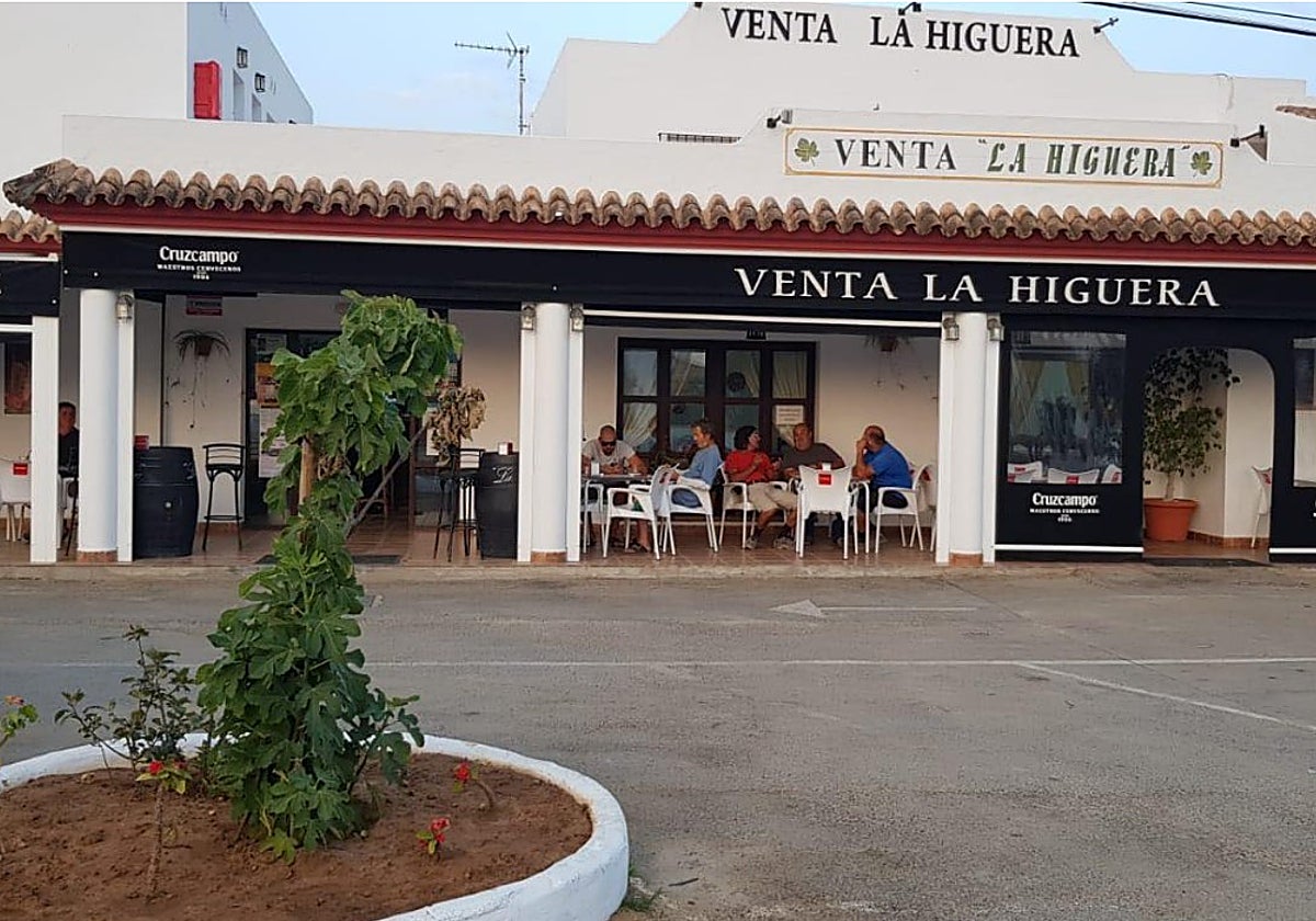 Venta La Higuera (Conil de la Frontera), fachada principal sin la terraza de verano
