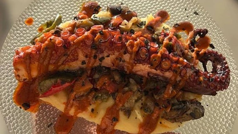 Pulpo a la brasa en el Bar Club Caleta de Cádiz