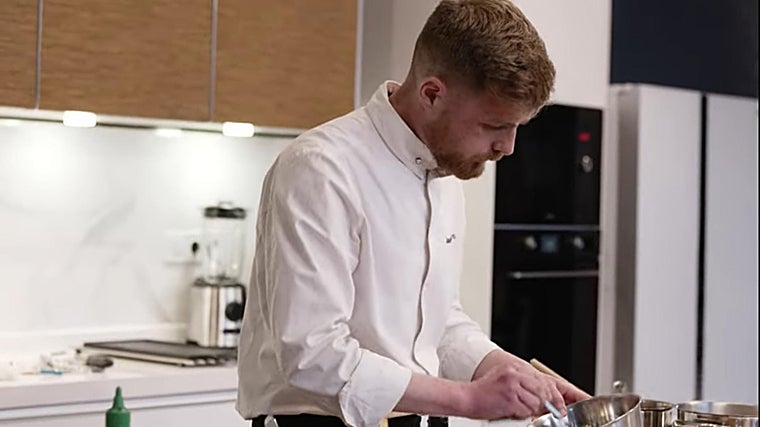 Juan Miguel Almagro cocinando en La Gastroteca (Madrid)