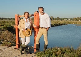 El proyecto de una familia enamorada del mar que cultiva la sal de manera artesanal en Cádiz