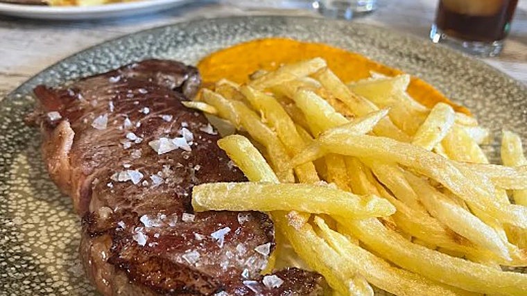 Uno de los platos de La Tasca en Setenil de las Bodegas
